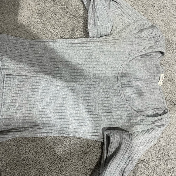 Grey long sleeve - Picture 1 of 2